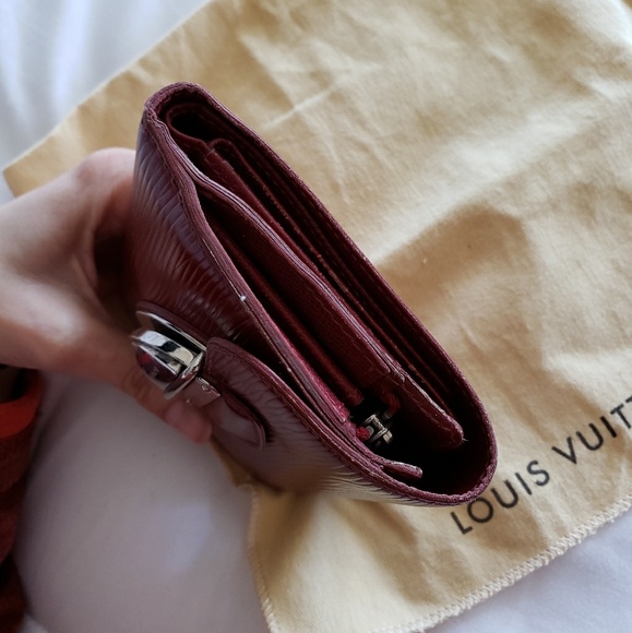 Louis Vuitton Koala wallet with ID slot - Picture 4 of 8